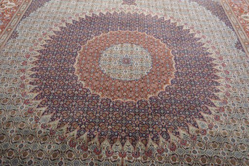 Central medallion detail of Unknown Moud rug from Iran / Persia