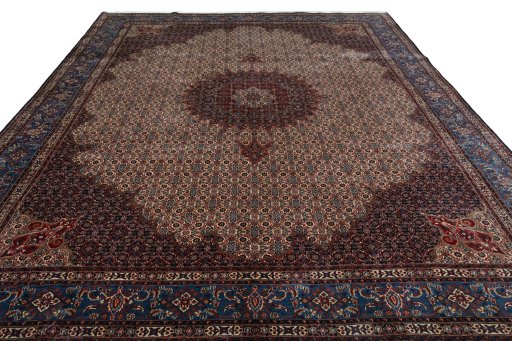 Surface texture of New Moud rug with natural Wool and intricate pattern