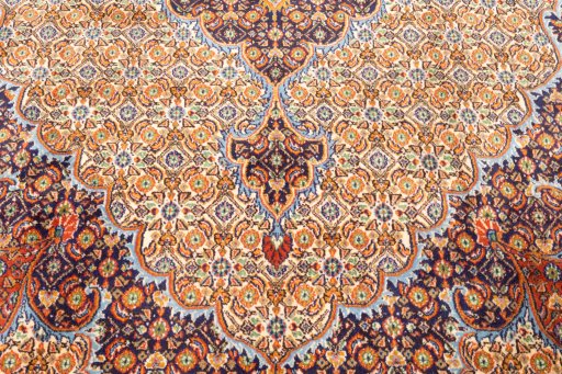 Corner detail of 2020s Moud rug showing border pattern and Wool pile