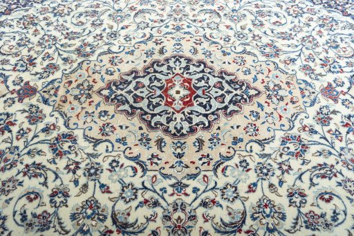 Central medallion detail of 2000s Nain rug from Iran / Persia