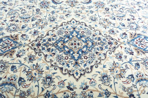 Central medallion detail of 2000s Nain rug from Iran / Persia