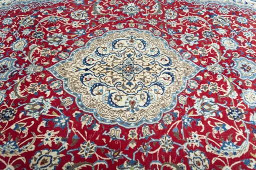 Central medallion detail of 2000s Nain rug from Iran / Persia
