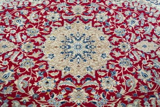Central medallion detail of 2000s Nain rug from Iran / Persia