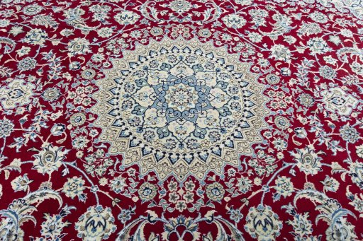 Central medallion detail of 2000s Nain rug from Iran / Persia