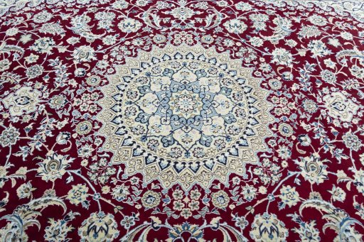 Central medallion detail of 2000s Nain rug from Iran / Persia