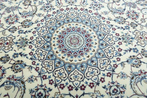Central medallion detail of 2000s Nain rug from Iran / Persia