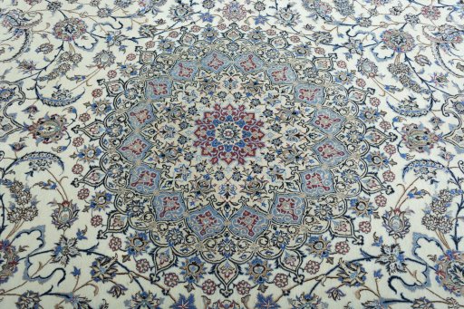 Central medallion detail of 2000s Nain rug from Iran / Persia
