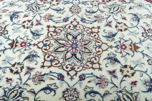 Central medallion detail of 2000s Nain rug from Iran / Persia