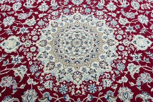 Central medallion detail of 2000s Nain rug from Iran / Persia