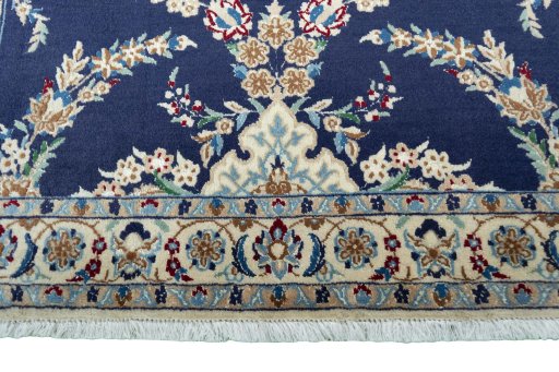 Central medallion detail of 2000s Nain rug from Iran / Persia