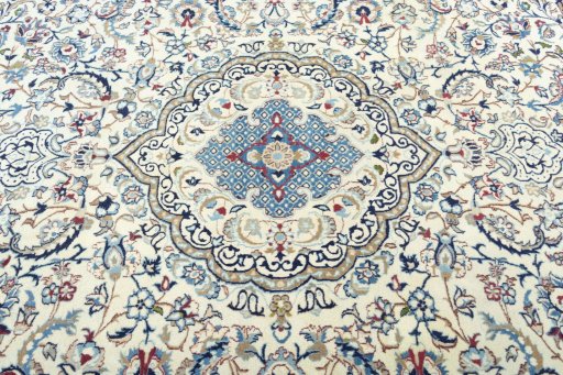 Central medallion detail of 2000s Nain rug from Iran / Persia