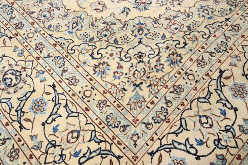 Corner detail of 1990s Nain rug showing border pattern and Wool pile