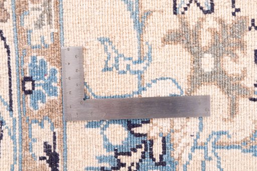Corner detail of 2005s Nain rug showing border pattern and Wool pile