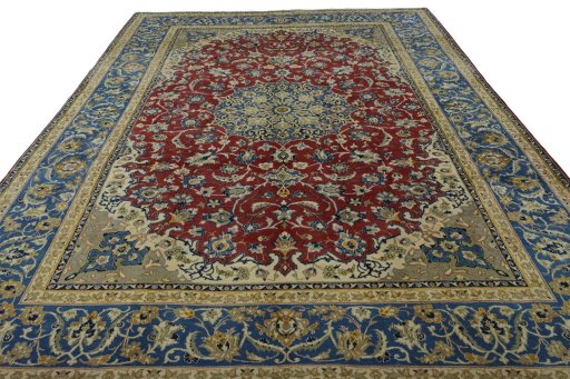 Surface texture of 2000s Najafabad rug with natural Wool and intricate pattern