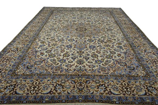 Surface texture of 2000s Najafabad rug with natural Wool and intricate pattern