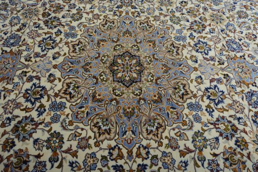 Central medallion detail of 2000s Najafabad rug from Iran / Persia
