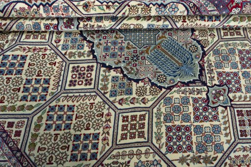 Close-up detail of 2000s Najafabad rug from Iran / Persia showing Wool weave