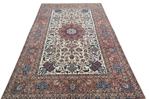 Surface texture of 1930s Najafabad rug with natural Wool and intricate pattern