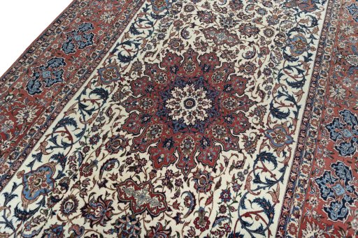 Backside of handmade 1930s Najafabad rug showing knot structure and weave density