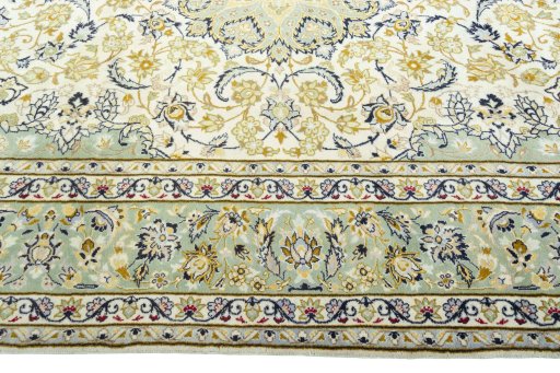 Corner detail of 2000s Najafabad rug showing border pattern and Wool pile