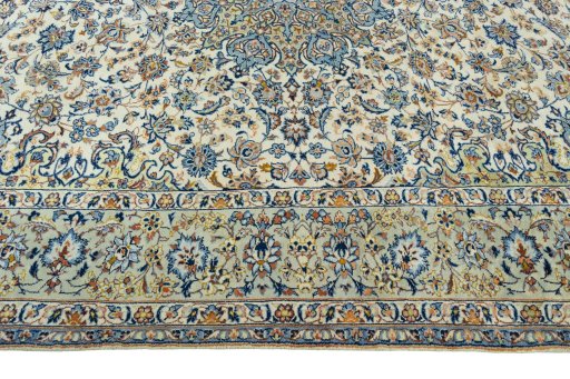 Corner detail of 2000s Najafabad rug showing border pattern and Wool pile