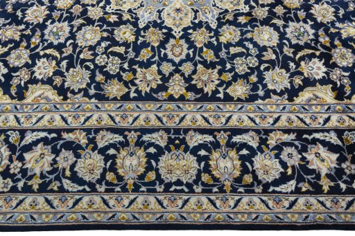 Corner detail of New Najafabad rug showing border pattern and Wool pile
