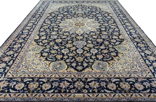 Surface texture of New Najafabad rug with natural Wool and intricate pattern