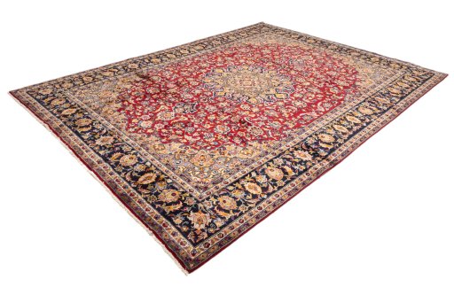 Corner detail of 1990s Najafabad rug showing border pattern and Wool pile