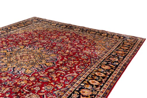 Surface texture of 1990s Najafabad rug with natural Wool and intricate pattern