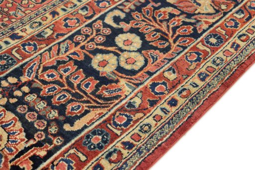 Central medallion detail of 1920s Sarough rug from Iran / Persia