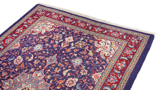 Surface texture of New Sarough rug with natural Wool and intricate pattern