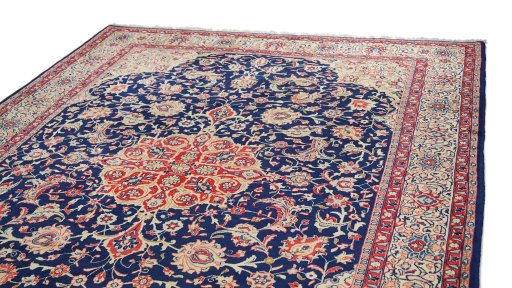 Surface texture of New Sarough rug with natural Wool and intricate pattern