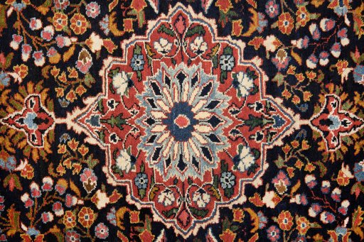 Central medallion detail of 1930s Sarough rug from Iran / Persia