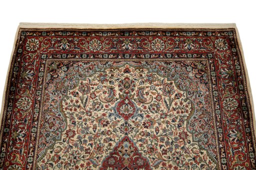 Surface texture of New Sarough rug with natural Wool and intricate pattern