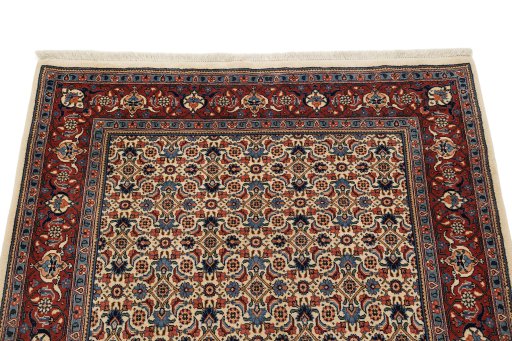 Corner detail of New Sarough rug showing border pattern and Wool pile