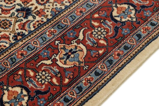 Surface texture of New Sarough rug with natural Wool and intricate pattern