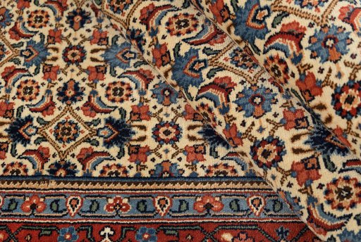 Central medallion detail of New Sarough rug from Iran / Persia