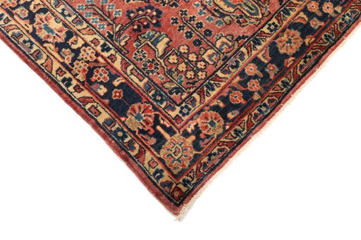 Central medallion detail of 1920s Sarough rug from Iran / Persia