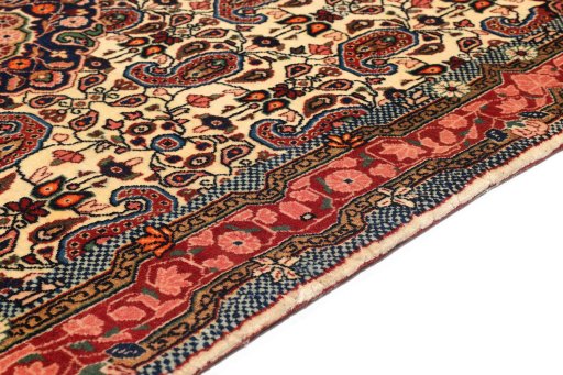 Central medallion detail of 1930s Sarough rug from Iran / Persia
