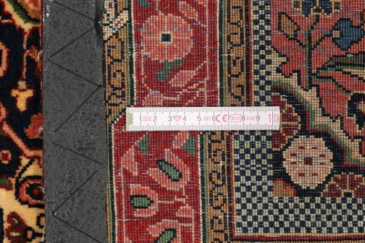 Full view of 1930s Sarough rug from Iran / Persia, 161 × 110 cm in Cream tones
