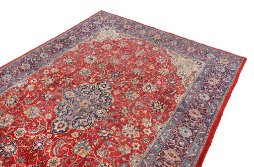 Corner detail of 1960s Sarough rug showing border pattern and Wool pile