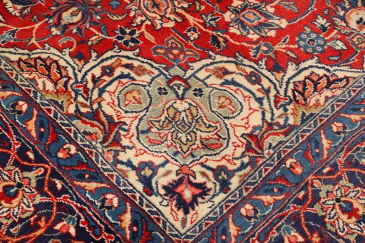 Close-up detail of 1960s Sarough rug from Iran / Persia showing Wool weave
