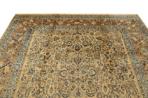 Surface texture of 1940s Sarough rug with natural Wool and intricate pattern