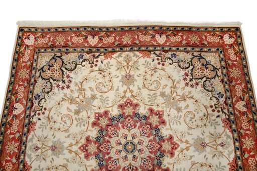 Surface texture of New Sarough rug with natural Wool and intricate pattern