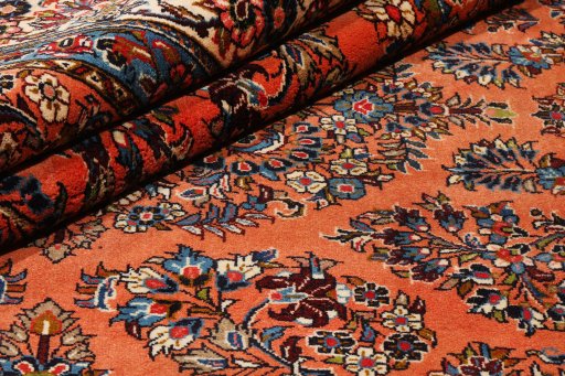 Corner detail of 1990s Sarough rug showing border pattern and Wool pile