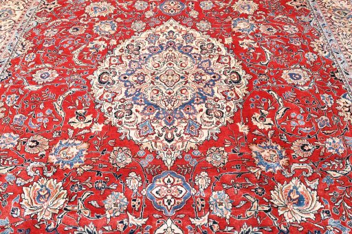 Close-up detail of 2000s Sarough rug from Iran / Persia showing Cork weave