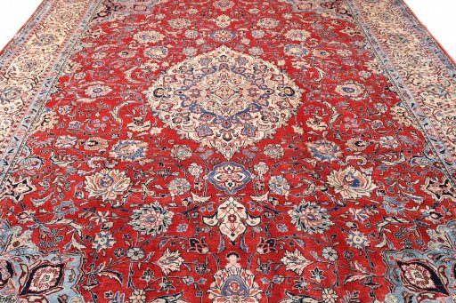 Close-up detail of 2000s Sarough rug from Iran / Persia showing Cork weave