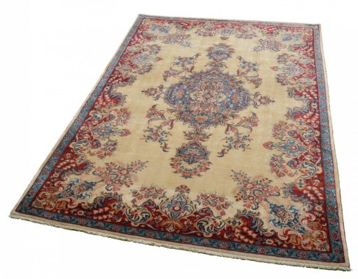 Close-up detail of 1950s Sarough rug from Iran / Persia showing Cork weave