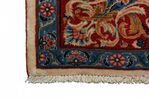 Central medallion detail of 1950s Sarough rug from Iran / Persia