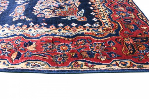 Central medallion detail of 1930s Sarough rug from Iran / Persia